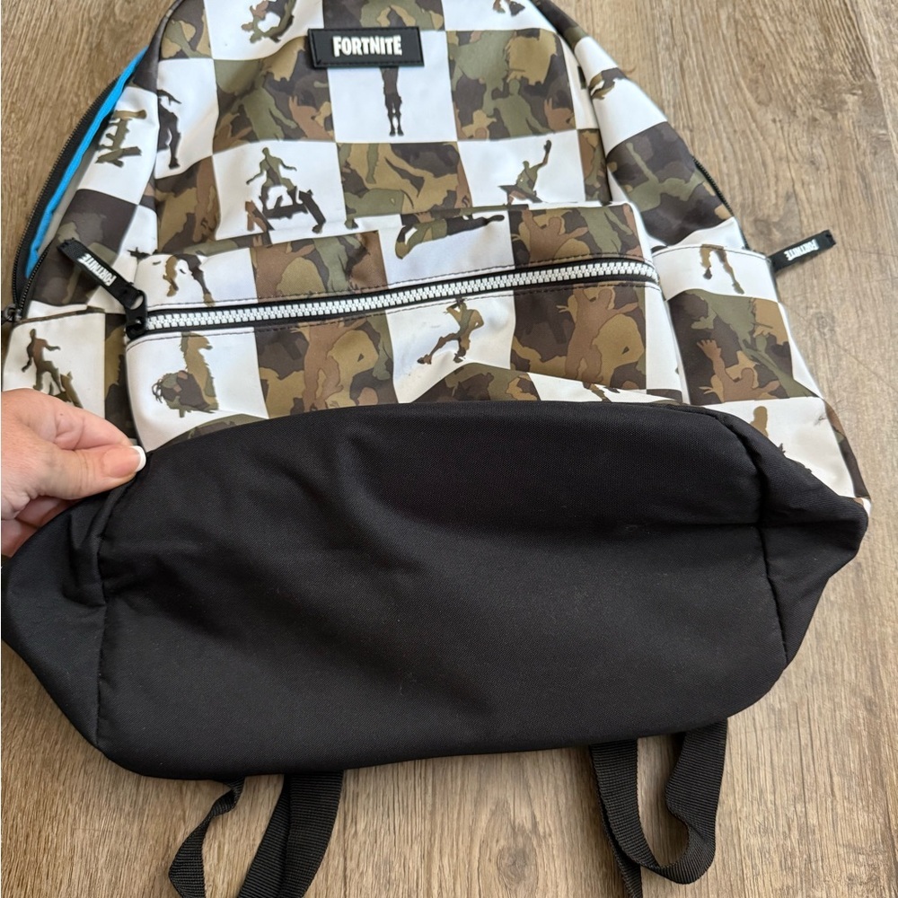 Fortnite Backpack - Picture 6 of 13
